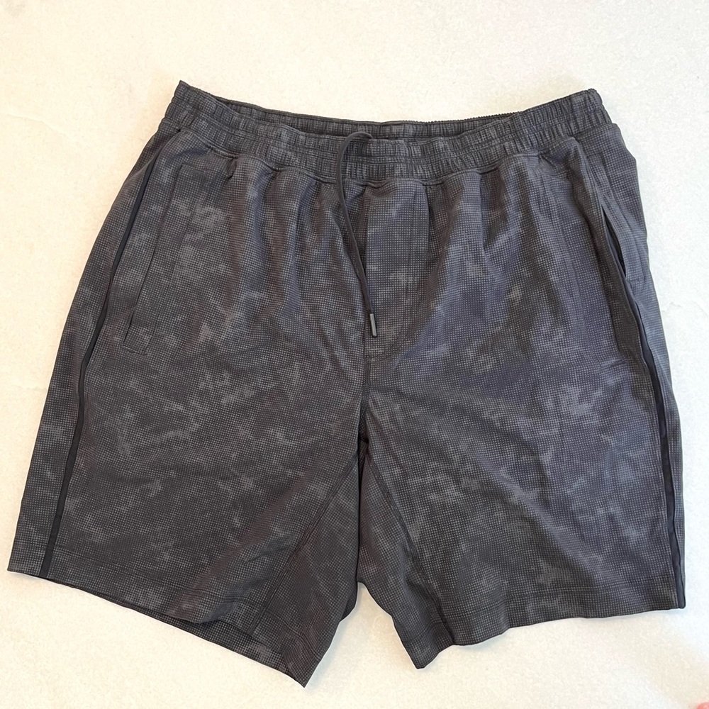 Men’s XL lululemon gray shorts